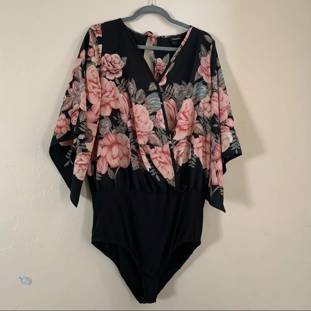 1X Torrid Floral Wrap V-Neck Bodysuit Blouse in Black and Pink - Picture 2 of 8